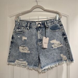 NWT CEROS HIGH RISE BOYFRIEND SHORT